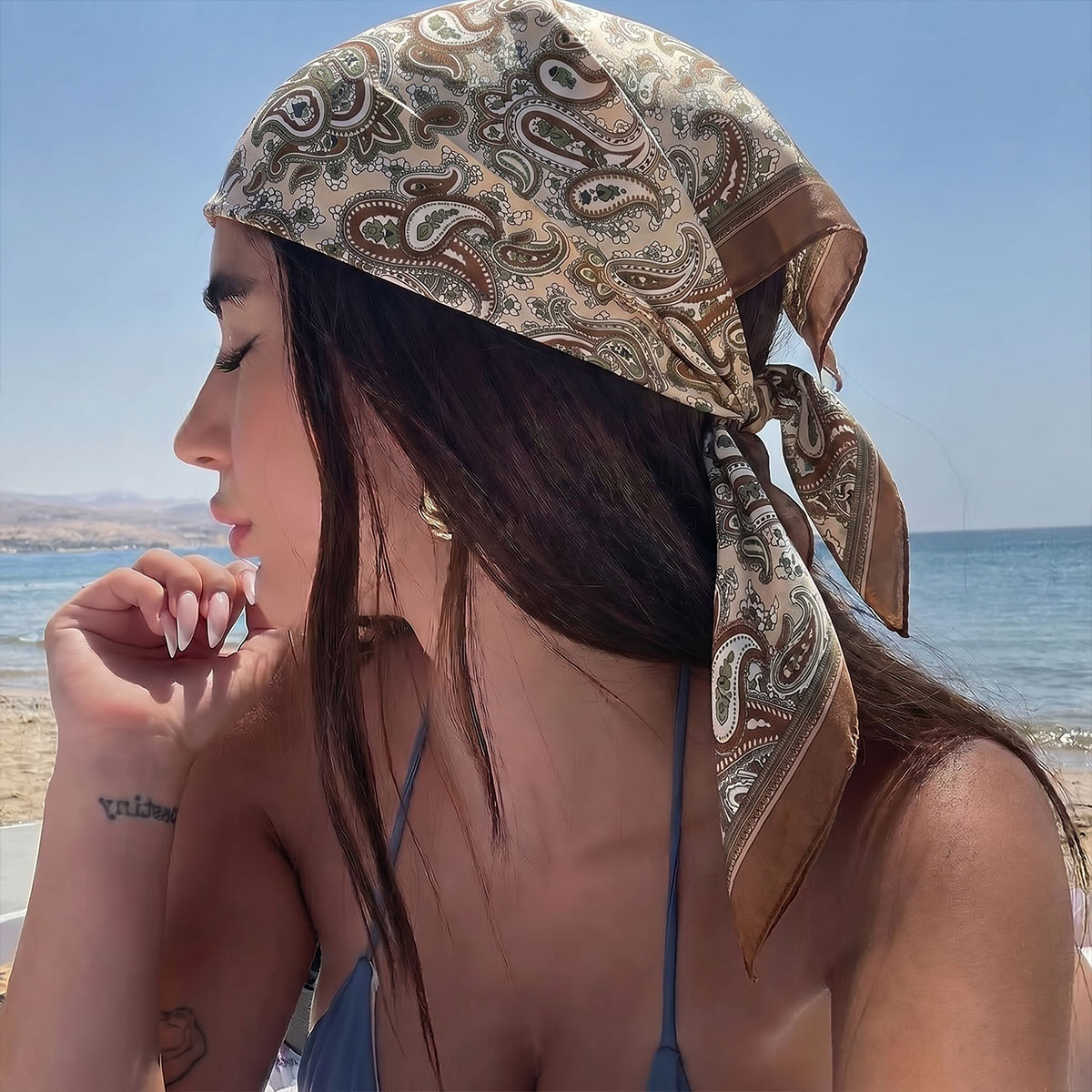 تصميم جديد وعصري: وشاح حريري م - مراجعة Silk Scarf Square وسعره