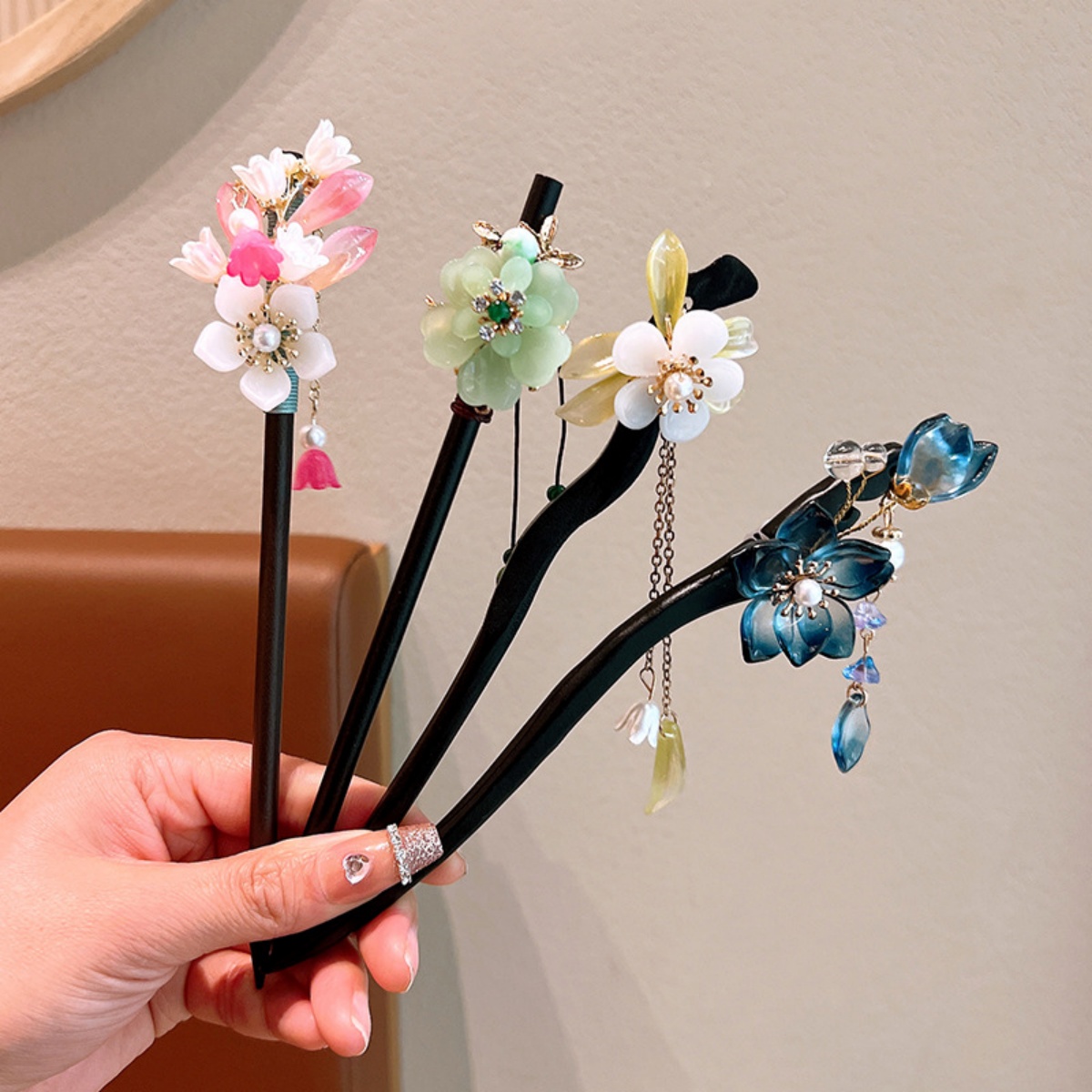 رائعة زهرة شرابة دبوس الشعر ال - مراجعة Women Accessories For Hand وسعره