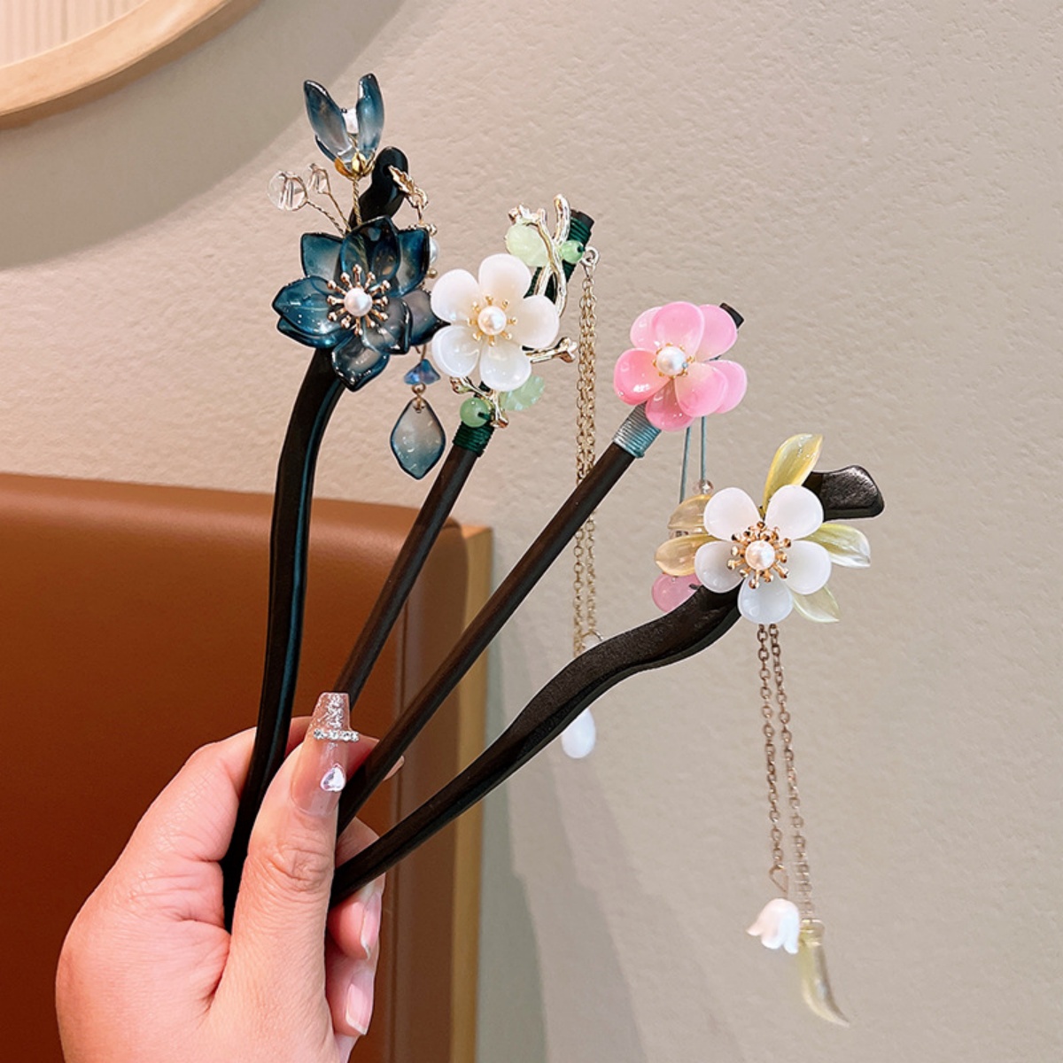 رائعة زهرة شرابة دبوس الشعر ال - مراجعة Women Accessories For Hand وسعره